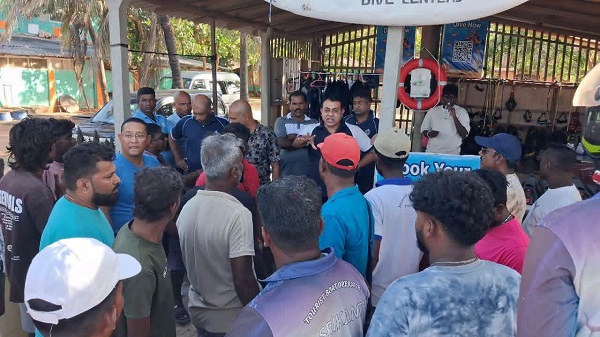 திருகோணமலை, நிலாவெளி கடற்கரையில் இயங்கி வரும் ‘கிக்கடுவ டைவிங் சென்டர்’ (Hikkaduwa Diving Center) எனும் ஆழ்கடல் நீச்சல் நிலையம், திருகோணமலை மாவட்ட சுற்றுலாப் பிரியர்கள் மற்றும் பொது மக்களால் முற்றுகையிடப்பட்டது.
