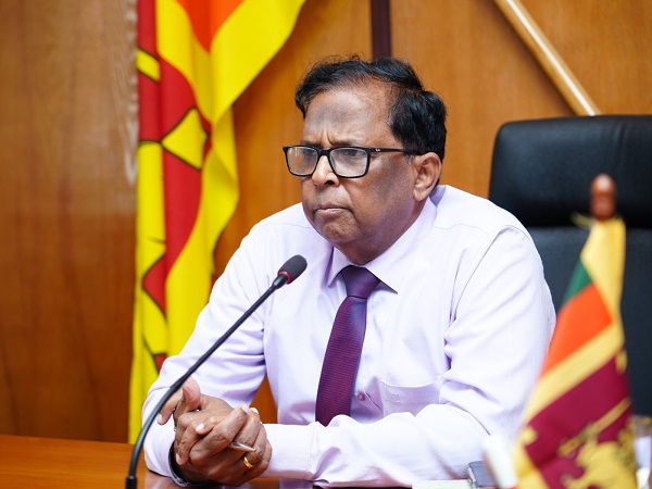 தனிப்பட்ட விஜயமாகவே வடக்கு ஆளுநர் லண்டன் செல்கின்றார் எனக் கூறப்பட்டாலும், அங்கு புலம்பெயர் தமிழர்களைச் சந்தித்து வடக்கு அபிவிருத்தி பற்றி பேச்சு நடத்துவார் என எதிர்பார்க்கப்படுகின்றது.
