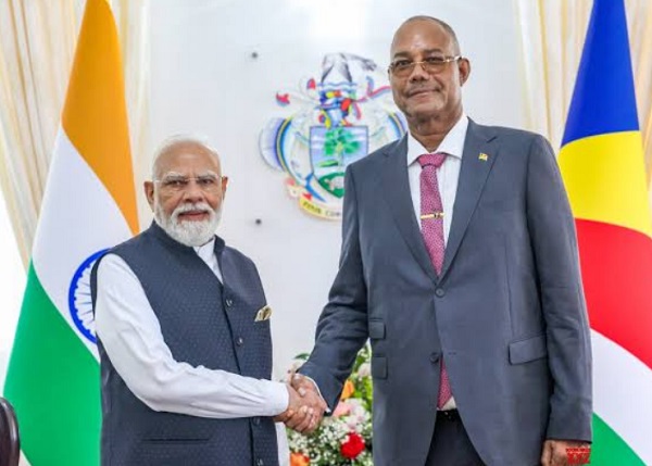 இந்தியா மற்றும் சீஷெல்ஸ் ஆகிய நாடுகளுக்கிடையில் கல்வி, பாதுகாப்பு, மீன்வளம், விண்வெளி, எரிசக்தி உள்ளிட்ட துறைகளில் 19 முக்கிய ஒப்பந்தங்கள் கைச்சாத்திடப்பட்டுள்ளன.
