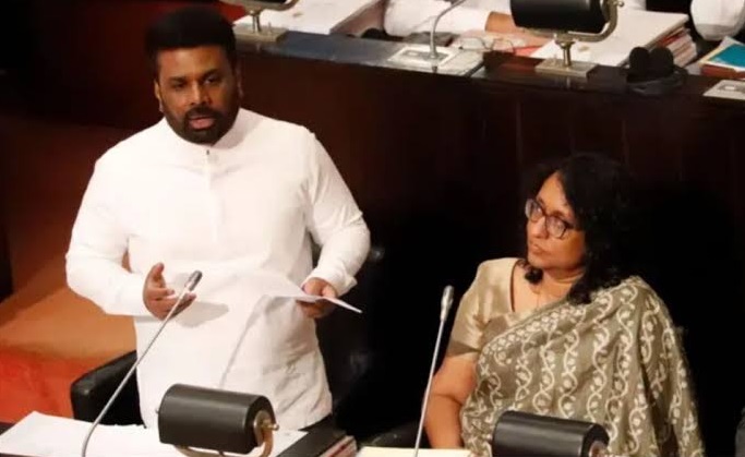 ஜனாதிபதிக்கு எதிராக நம்பிக்கையில்லாப் பிரேரணை கொண்டுவருவதற்கு எதிரணி வசம் பெரும்பான்மை பலம் இல்லை. எனவேதான் அரசாங்கத்துக்கு எதிராக நம்பிக்கையில்லாப் பிரேரணை கொண்டுவருவதற்கு திட்டமிடப்பட்டுள்ளது.