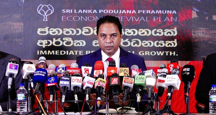 சுரேஷ் சலே என்பவர் பயங்கரவாதி அல்ல. பயங்கரவாதத்தை முடிவுக்குக் கொண்டு வருவதற்கு ஒத்துழைப்பு வழங்கிய புலனாய்வுப் பிரிவுக்குத் தலைமை வகித்த ஓர் அதிகாரி ஆவார். எனவே, அவரை ஒரு பயங்கரவாதியைப் போல நடத்தக்கூடாது.