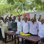 யாழ்ப்பாணம், வலிகாமம் வடக்கு பகுதிகளில் உயர் பாதுகாப்பு வலயங்களாகத் தடுத்து வைக்கப்பட்டுள்ள தமது சொந்தக் காணிகளை விடுவிக்கக் கோரி, காணி உரிமையாளர்கள் இன்று வெள்ளிக்கிழமை 12 ஆவது வாரமாகவும் அமைதியான முறையில் போராட்டத்தை முன்னெடுத்தனர்.