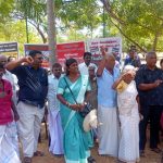 யாழ்ப்பாணம், வலிகாமம் வடக்கு பகுதிகளில் உயர் பாதுகாப்பு வலயமாகத் தொடரும் தமது பூர்வீகக் காணிகளை விடுவிக்கக் கோரி, காணி உரிமையாளர்கள் இன்று வெள்ளிக்கிழமை 13 ஆவது வாரமாகவும் அமைதி வழியில் போராட்டத்தை முன்னெடுத்தனர்.