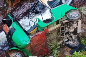 செம்மணி வந்தது ஐரோப்பியக்குழு: நீதி கோரி மக்கள் போராட்டம்