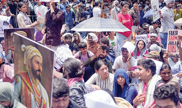 நீட் வினாத்தாள் கசிவு விவகாரத்தில் மத்திய கல்வி அமைச்சர் தர்மேந்திர பிரதான் பதவி விலகக் கோரி, கரப்பான் பூச்சி கட்​சி​யினர் சிஜேபி (CJP) கட்சியினர் கடந்த ஜூன் 28-ஆம் திகதி முதல் டெல்லி ஜந்தர் மந்தரில் போராட்டத்தில் ஈடுபட்டு வருகின்றனர்.