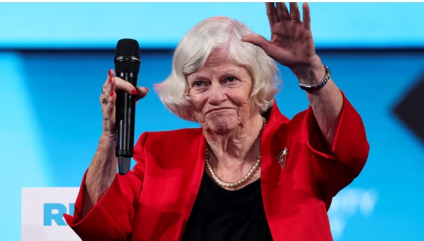 பிரித்தானியாவின் முன்னாள் ஆன் விடகொம்பே (78) Ann Widdecombe கொலை வழக்கில், சந்தேகத்தின் பேரில் கைது செய்யப்பட்ட 26 வயதுடைய இளைஞரை டெவோன் - கார்ன்வொல் (Devon and Cornwall) பொலிஸார் விடுவித்துள்ளனர்.