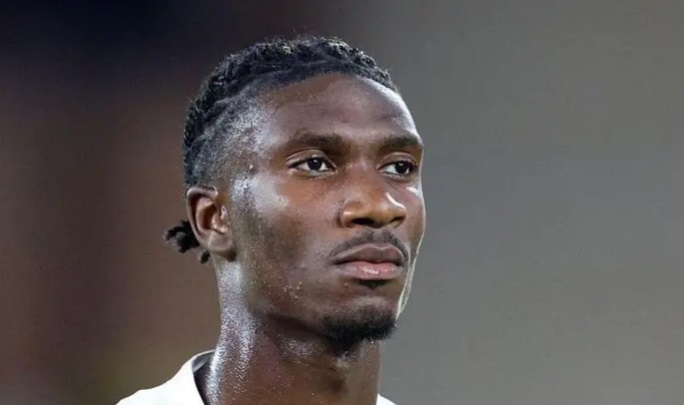 மொனாக்கோ அணியின் மத்தியகள ஆட்டக்காரர் (Midfielder) அலட்ஜி பாம்பாவை (Aladji Bamba) நியூகேஸில் யுனைடெட் (Newcastle United) கால்பந்து அணி ஒப்பந்தம் செய்துள்ளது.