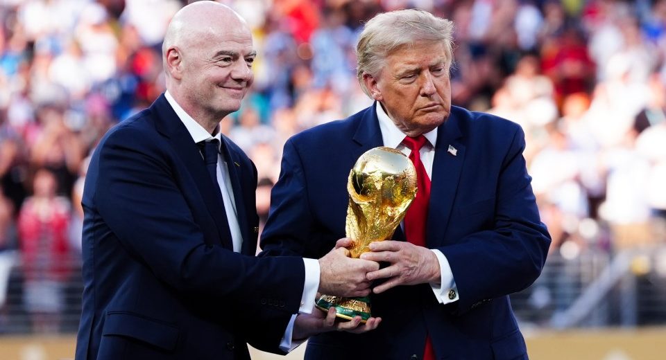 FIFA உலகக் கோப்பையைத் தனியார் முதலீட்டாளர்களுக்கு விற்பனை செய்வதற்கான முன்மொழிவு கைவிடப்படாவிட்டால், உலகக் கோப்பை உட்பட அனைத்து FIFA போட்டிகளையும் புறக்கணிக்க ஐரோப்பிய கால்பந்து கூட்டமைப்பான (UEFA) தீர்மானித்துள்ளது.