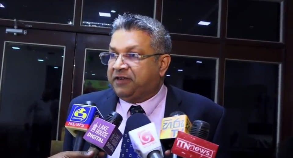 நீர்கொழும்பு சிறைச்சாலையில் ஏற்பட்ட மோதல் சம்பவம் தனக்கு பெரும் கவலையளிப்பதாகத் தெரிவித்துள்ள நீதி அமைச்சர் ஹர்ஷன நாணயக்கார, அந்த நிறுவனத்திற்குப் பொறுப்பான அமைச்சர் என்ற வகையில் இச்சம்பவத்திற்கான பொறுப்பைத் தான் ஏற்றுக்கொள்ள வேண்டும் என்றும் கூறியுள்ளார்.