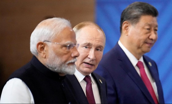 டெல்லியில் எதிர்வரும் செப்டம்பர் 12 மற்றும் 13 ஆகிய திகதிகளில் நடைபெறவுள்ள பிரிக்ஸ் (BRICS) உச்சிமாநாட்டில் பங்கேற்பதற்காக சீன ஜனாதிபதி ஜி ஜின்பிங் மற்றும் ரஷ்ய ஜனாதிபதிவிளாடிமிர் புடின் ஆகியோர் இந்தியாவிற்கு வருகை தர திட்டமிட்டுள்ளனர்.