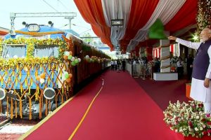 ஜெலன்ஸ்கியின் முடிவுக்கு எதிராக உக்ரைனின் தலைநகரில் மக்கள் போராட்டம்