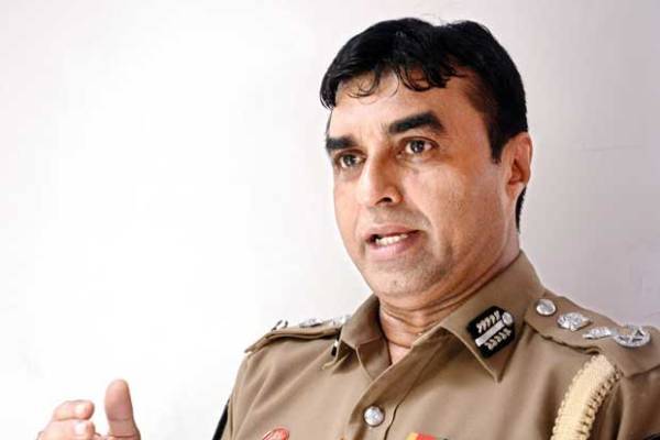 உயிர்த்த ஞாயிறு பயங்கரவாதத் தாக்குதல்களின் போது, கடமையில் இருந்து தவறியது மற்றும் கொலைக்கு உடந்தையாக இருந்த குற்றங்களுக்காக, முன்னாள் பொலிஸ் மா அதிபர் பூஜித் ஜயசுந்தரவுக்கு மரணதண்டனை விதிக்கப்பட்டுள்ளது.