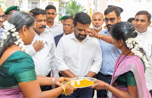 13-வது திருத்தச் சட்டத்தை அமல்படுத்துவதாகவோ அல்லது சமஷ்டி ஆட்சிமுறையைத் தருவதாகவோ கூறி அல்ல, உண்மையைக் கூறியும் நேர்மையாகச் செயல்பட்டதன் மூலமுமே வடக்கு மக்களின் ஆதரவை ஜனாதிபதி அநுரகுமார திஸாநாயக்க பெற்றுள்ளார் என்று பாதுகாப்பு பிரதி அமைச்சர் அருன ஜயசேகர தெரிவித்துள்ளார்.