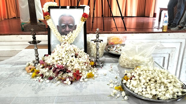 இலங்கைத் தமிழ் அரசுக் கட்சியின் பெருந்தலைவரும், முன்னாள் எதிர்க்கட்சித் தலைவருமான அமரர் இரா.சம்பந்தனின் இரண்டாம் ஆண்டு நினைவேந்தல் நிகழ்வு இன்று திருகோணமலை மாநகராட்சி மண்டபத்தில் நடைபெற்றது.