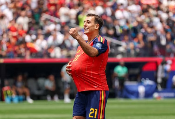 La Roja were close to doubling their lead before the break as Alex Baena’s free-kick struck the crossbar and Yamal forced another save from Schlager in the aftermath.