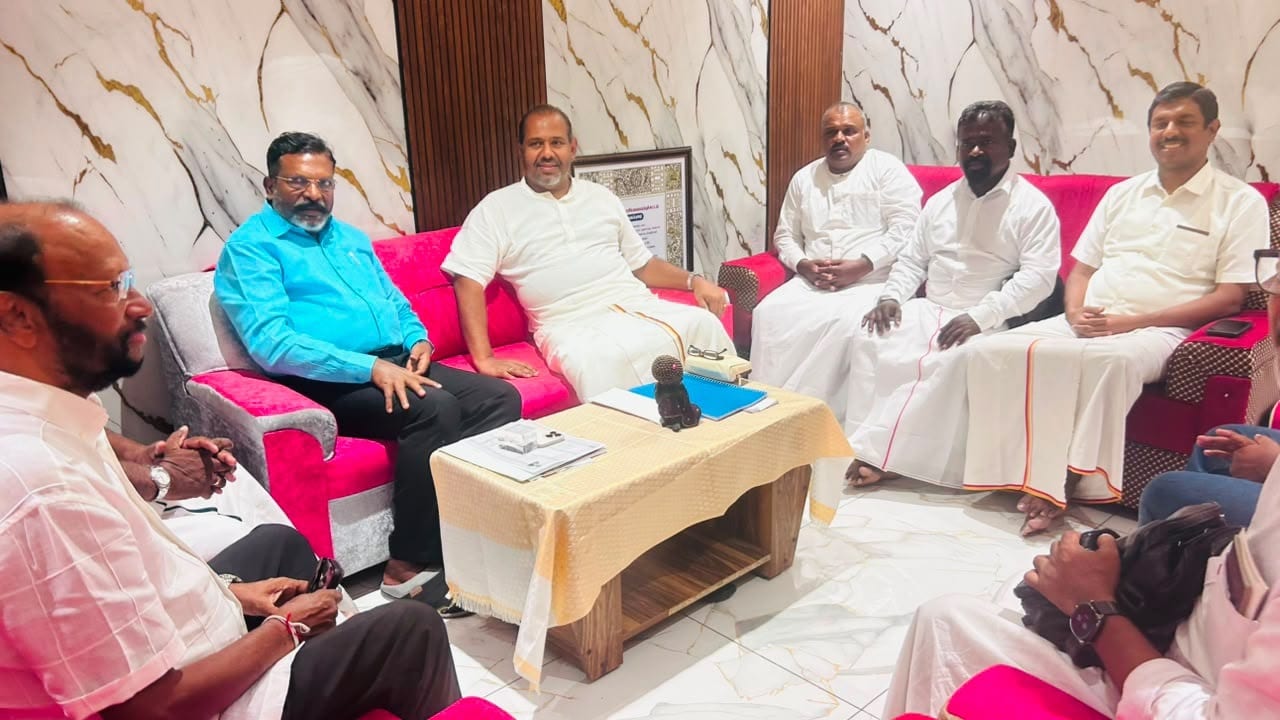 தமிழ்த் தேசியப் பேரவையின் தலைவர் கஜேந்திரகுமார் பொன்னம்பலம் தலைமையிலான ஏழு பேர் கொண்ட விசேட தூதுக்குழுவினர், விடுதலைச் சிறுத்தைகள் கட்சியின் தலைவரும் நாடாளுமன்ற உறுப்பினருமான தொல். திருமாவளவனை நேற்று சென்னையில் சந்தித்துக் கலந்துரையாடலை மேற்கொண்டனர்.