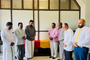 பிரதமர் மோடியையும் குறிவைக்கிறது கரப்பான்பூச்சி கட்சி
