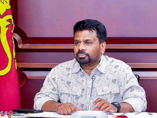 கடற்றொழில், நீரியல் மற்றும் கடல் வளங்கள் அமைச்சுக்கு 2026 ஆம் ஆண்டில் ஒதுக்கப்பட்ட வரவுசெலவுத் திட்ட ஒதுக்கீடுகளின் கீழ் நடைமுறைப்படுத்தப்படும் திட்டங்களின் முன்னேற்றத்தை மீளாய்வு செய்வதற்கும், 2027ஆம் ஆண்டுக்கான வரவுசெலவுத் திட்ட முன்மொழிவுகள் குறித்தும் ஆராய்வதற்கான கலந்துரையாடல் ஜனாதிபதி அநுர குமார திசாநாயக்க தலைமையில் இன்று (21) பிற்பகல் ஜனாதிபதி அலுவலகத்தில் நடைபெற்றது.
