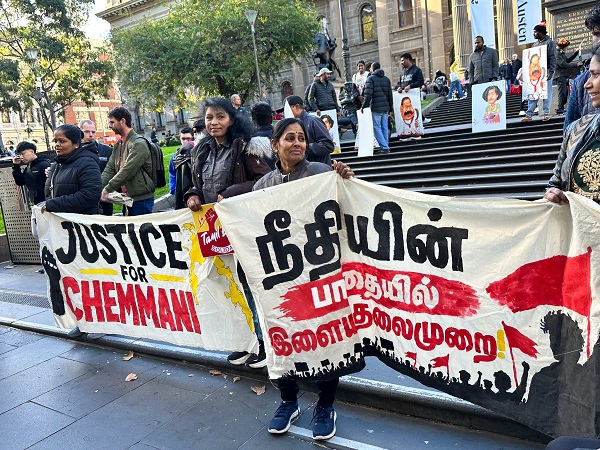 இலங்கை, யாழ்ப்பாணம் செம்மணியில் கண்டறியப்பட்ட மனிதப் புதைகுழி மற்றும் இனப்படுகொலைக்கு நீதி கோரி, ஆஸ்திரேலியாவின் மெல்போர்ன் நகரில் மாபெரும் ஆர்ப்பாட்டம் நடைபெற்றது.