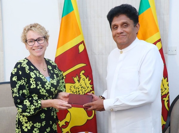 எதிர்க்கட்சி தலைவர் சஜித் பிரேமதாசவுக்கும், அமெரிக்க நாடாளுமன்ற பிரதிநிதி கிறிசி ஹளலகன் (Chrissy Houlahan) தலைமையிலான தூதுக்குழுவினருக்கும் இடையில் விசேட சந்திப்பொன்று இடம்பெற்றுள்ளது.