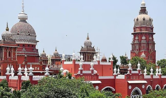 தேர்தல் வழக்குகள் நிலுவையில் உள்ள திருச்சி கிழக்கு உட்பட 5 தொகுதிகளுக்கு இடைத்தேர்தல் அறிவிக்க தேர்தல் ஆணையத்துக்கு இடைக்காலத் தடை உத்தரவு பிறப்பிக்கப்பட்டுள்ளது.