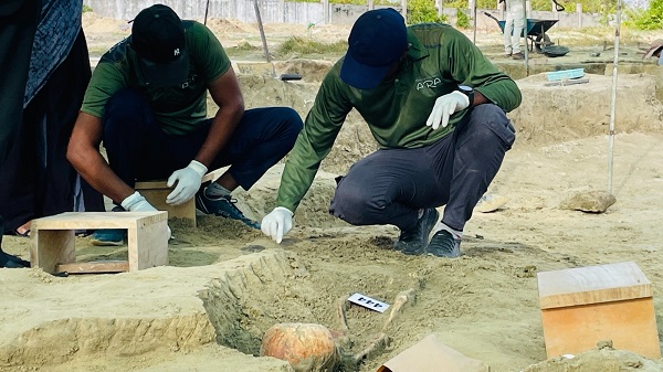 யாழ்ப்பாணம், செம்மணி, சித்துப்பாத்தி மனிதப் புதைகுழியின், மூன்றாம் கட்ட அகழ்வுப் பணிகளின் 39ஆவது நாளான இன்று 13 மனித எலும்புக்கூடுகள் அடையாளம் காணப்பட்டுள்ளன.