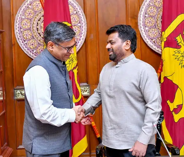 இலங்கைக்கு விஜயம் மேற்கொண்டுள்ள இந்திய வெளியுறவுச் செயலாளர் விக்ரம் மிஸ்ரி (Vikram Misri) மற்றும் ஜனாதிபதி அநுர குமார திசாநாயக்க ஆகியோருக்கு இடையிலான சந்திப்பு ஜனாதிபதி அலுவலகத்தில் இன்று (05) பிற்பகல் நடைபெற்றது.