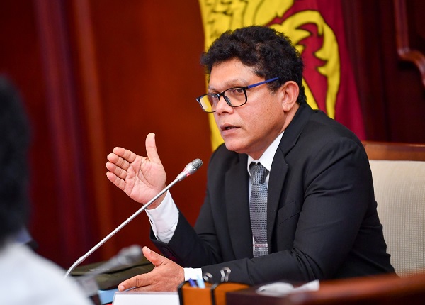 எல் நினோ காலநிலை தாக்கத்திற்கு முகங்கொடுப்பதற்குத் தேவையான நடவடிக்கைகளை எடுப்பதற்காக, சுற்றாடல் அமைச்சர் வைத்தியர் தம்மிக பட்டபெந்தியின் தலைமையில் நியமிக்கப்பட்ட விசேட அமைச்சரவை உப குழுவும் அதிகாரிகள் குழுவும் மூன்றாவது தடவையாக ஜனாதிபதி அலுவலகத்தில் நேற்று (17) பிற்பகல் கூடியது.