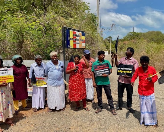 யாழ். தையிட்டியில் அமைந்துள்ள விகாரையினால் சுவீகரிக்கப்பட்ட தமது சொந்தக் காணிகளை மீளக் கையளிக்கக் கோரி, காணி உரிமையாளர்கள் இரண்டாவது நாளாகவும் இன்று வியாழக்கிழமை போராட்டத்தில் ஈடுபட்டனர்.