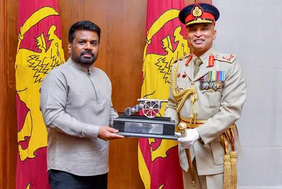 இலங்கை இராணுவத்தின் 26 ஆவது இராணுவத் தளபதியாக நியமிக்கப்பட்ட லெப்டினன்ட் ஜெனரல் நிலந்த பிரேமரத்ன, ஜனாதிபதி அலுவலகத்தில் இன்று (05) பிற்பகல் ஜனாதிபதி அநுர குமார திசாநாயக்கவைச் சந்தித்தார்.