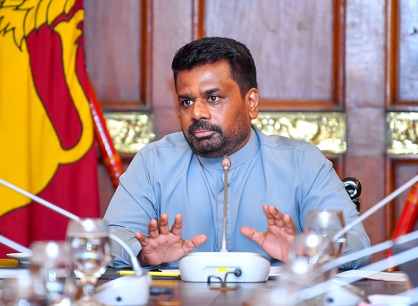 "நாட்டில் மாற்றத்தை ஏற்படுத்தவே நான் அதிகாரத்திற்கு வந்தேன். ஆபத்துகளை எதிர்கொள்ளாமல் அந்த மாற்றம் நிகழாது என்பதை நான் அறிவேன். எனவே, நாட்டு மக்களுக்காக எந்தவொரு ஆபத்தையும் எதிர்கொள்ள நான் தயாராக உள்ளேன். அதனால் எனது பதவி பறிபோனாலும்கூட அதனை மனப்பூர்வமாக ஏற்று விலகத் தயார்" என்று ஜனாதிபதி அநுரகுமார திஸாநாயக்க திட்டவட்டமாகத் தெரிவித்துள்ளார்.