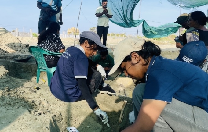 செம்மணி மனிதப் புதைகுழியில், இருந்து இன்று (18) 10 மனித எலும்புக்கூடுகள் அடையாளம் காணப்பட்டுள்ளன.