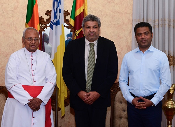 “நீதித்துறைக்கும், நாட்டுக்கும், மக்களுக்கும் நன்மைகள் கிடைக்கக்கூடிய வகையில் நடவடிக்கைகளை முன்னெடுக்குமாறு பேராயர் ஆண்டகை எமக்கு ஆலோசனை வழங்கியுள்ளார். நாம் ஒருபோதும் மக்கள் ஆணைக்குப் புறம்பாகச் செயற்படமாட்டோம்” என்று நீதி அமைச்சர் ஹர்ஷன நாணயக்கார தெரிவித்தார்.