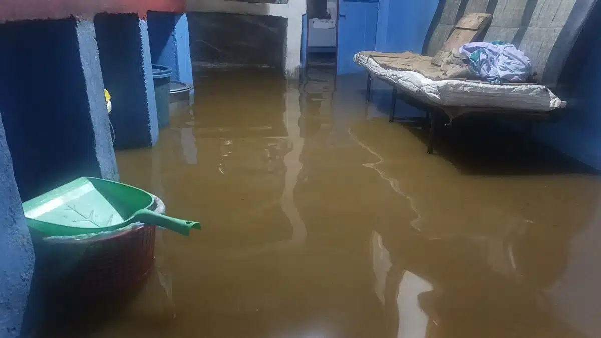 நுவரெலியா, கண்டி, இரத்தினபுரி உட்பட 8 மாவட்டங்களில் நிலவும் சீரற்ற காலநிலை காரணமாக 3,014 குடும்பங்களைச் சேர்ந்த 11,832 பேர் பாதிக்கப்பட்டுள்ளனர்.