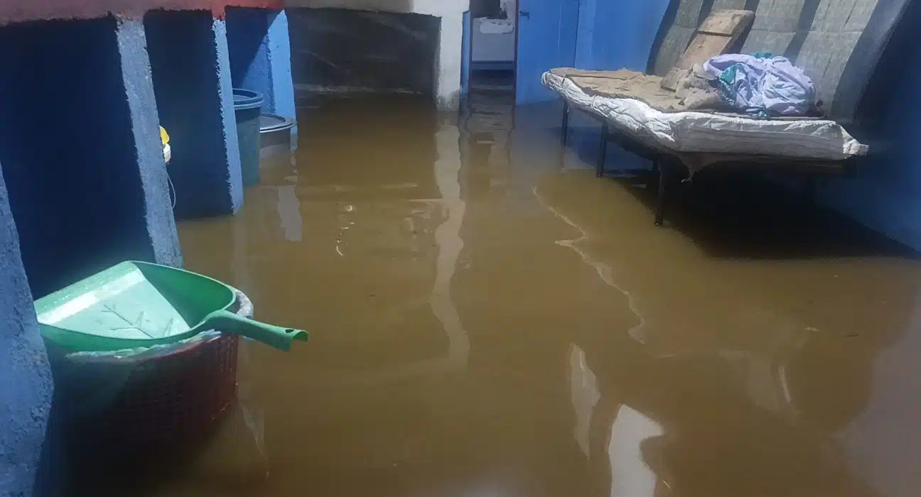 நுவரெலியா, கண்டி, இரத்தினபுரி உட்பட 8 மாவட்டங்களில் நிலவும் சீரற்ற காலநிலை காரணமாக 3,014 குடும்பங்களைச் சேர்ந்த 11,832 பேர் பாதிக்கப்பட்டுள்ளனர்.