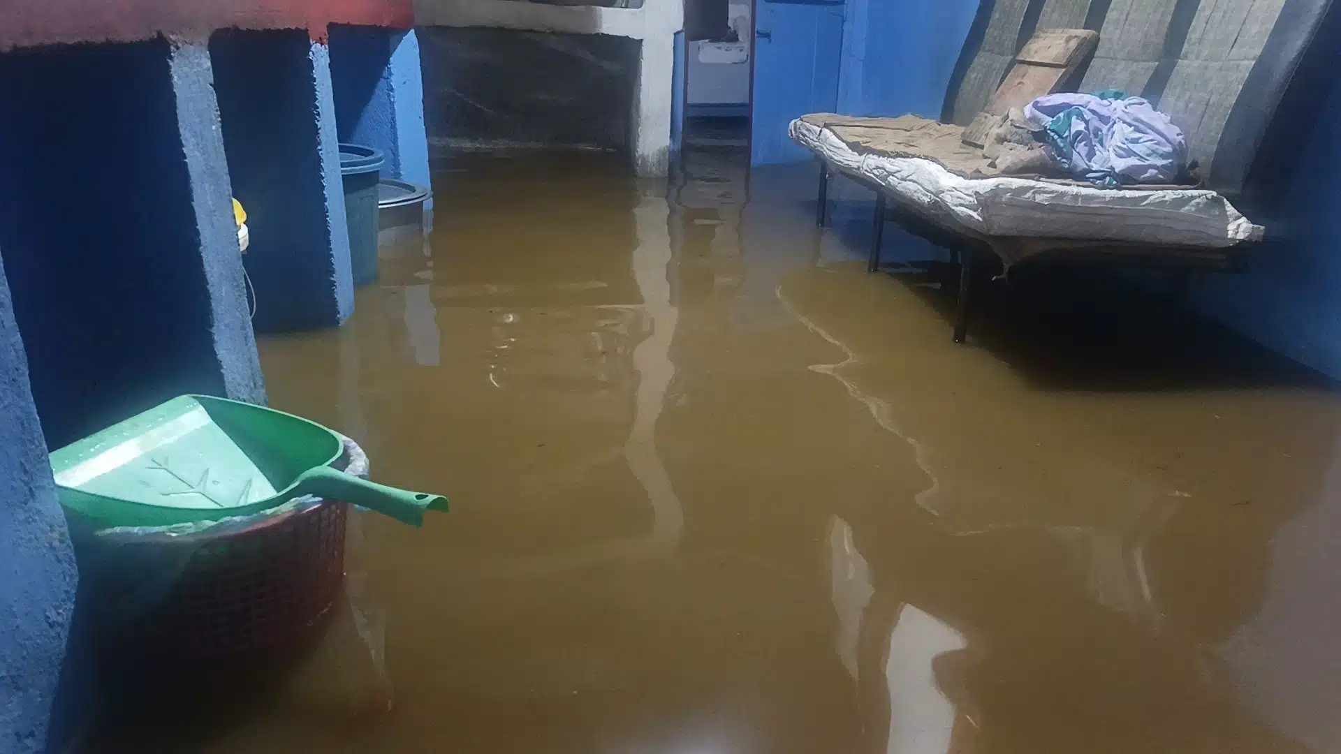 நுவரெலியா, கண்டி, இரத்தினபுரி உட்பட 8 மாவட்டங்களில் நிலவும் சீரற்ற காலநிலை காரணமாக 3,014 குடும்பங்களைச் சேர்ந்த 11,832 பேர் பாதிக்கப்பட்டுள்ளனர்.