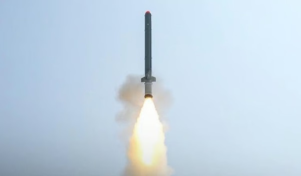 பாதுகாப்பு ஆராய்ச்சி மற்றும் மேம்பாட்டு அமைப்பின் (DRDO) தொழில்நுட்பத்தைப் பயன்படுத்தி மரபுசார் ஏவுகணைகளைத் தயாரிக்கத் தனியார் துறைக்கு இந்திய மத்திய அரசு அனுமதி அளித்துள்ளது.