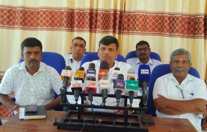 யாழ். பருத்தித்துறை நகரின் வளர்ச்சிக்குத் தடையாக உள்ள இராணுவ முகாம்களை அகற்ற வலியுறுத்தி, எதிர்வரும் செப்டெம்பர் 11ஆம் திகதி பருத்தித்துறையில் நகர சபையின் ஏற்பாட்டில் கவனவீர்ப்புப் போராட்டம் ஒன்று நடத்தப்படவுள்ளது.