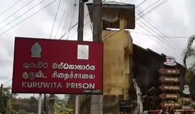 இரத்தினபுரி – குருவிட்ட சிறைச்சாலையில் இன்று காலை கைதிகளுக்குள் ஏற்பட்ட மோதலை அடுத்து பதற்ற நிலை ஏற்பட்டுள்ளதாகதெரியவருகின்றது.