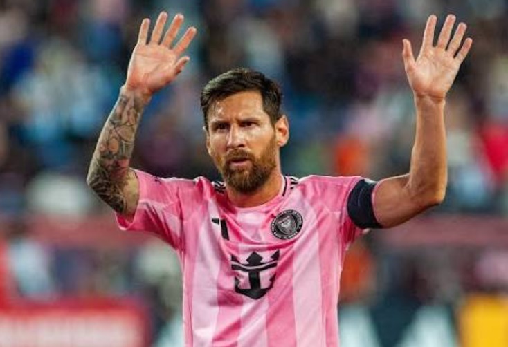 அர்ஜென்டினாவின் கால்பந்தாட்ட நட்சத்திரமான லியோனல் மெஸ்ஸி (Lionel Messi), சர்வதேச கால்பந்தாட்டப் போட்டிகளிலிருந்து தனது ஓய்வை அதிகாரப்பூர்வமாக அறிவித்துள்ளார்.