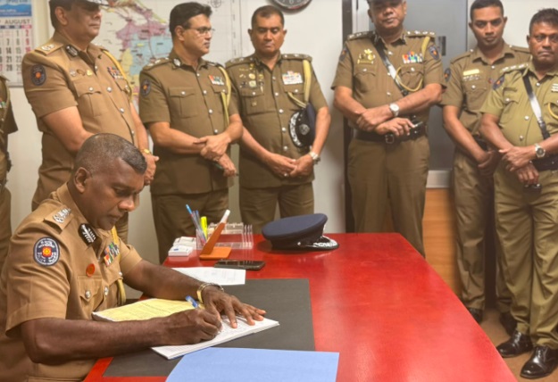 வடக்கு மாகாண புதிய பொலிஸ்மா அதிபர் கடமையேற்பு