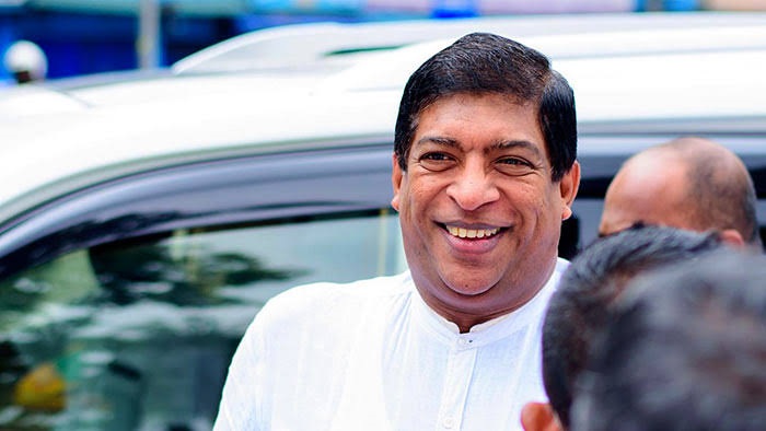 முன்னாள் அமைச்சர் ரவி கருணாநாயக்க இலஞ்ச ஊழல் விசாரணை ஆணைக்குழுவில் இன்று காலை ஆஜரான நிலையில் கைது செய்யப்பட்டுள்ளார்.