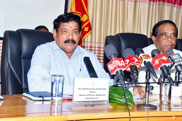 முல்லைத்தீவு மாவட்ட மீனவர்கள் எதிர்நோக்கும் பிரச்சினைகளுக்கு விரைந்து தீர்வுகளை வழங்குவதுடன், மாவட்டத்தில் இடம்பெறும் சட்டவிரோத மீன்பிடி நடவடிக்கைகளை முழுமையாகக் கட்டுப்படுத்துவதற்கு தன்னாலான அனைத்து அதிகாரங்களையும் பயன்படுத்தி நடவடிக்கை எடுப்பேன் என கடற்றொழில், நீரியல் மற்றும் கடல்வளங்கள் அமைச்சர் இராமலிங்கம் சந்திரசேகர் தெரிவித்தார்.