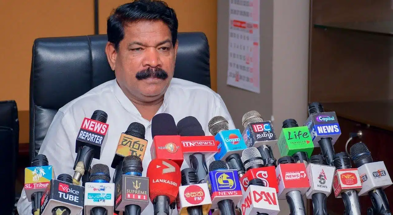 தமிழ் பேசும் மக்களும் தேசிய மக்கள் சக்தி அரசாங்கத்திற்கே ஆணையளித்துள்ளனர் எனவும், அந்த ஆணையை ஏற்று மதித்து ஜனாதிபதியின் தலைமையில் மக்களுக்கான நலத்திட்டங்களை முன்னெடுத்து வருவதாகவும் கடற்றொழில், நீரியல் மற்றும் கடல் வளங்கள் அமைச்சர் இராமலிங்கம் சந்திரசேகர் தெரிவித்துள்ளார்.