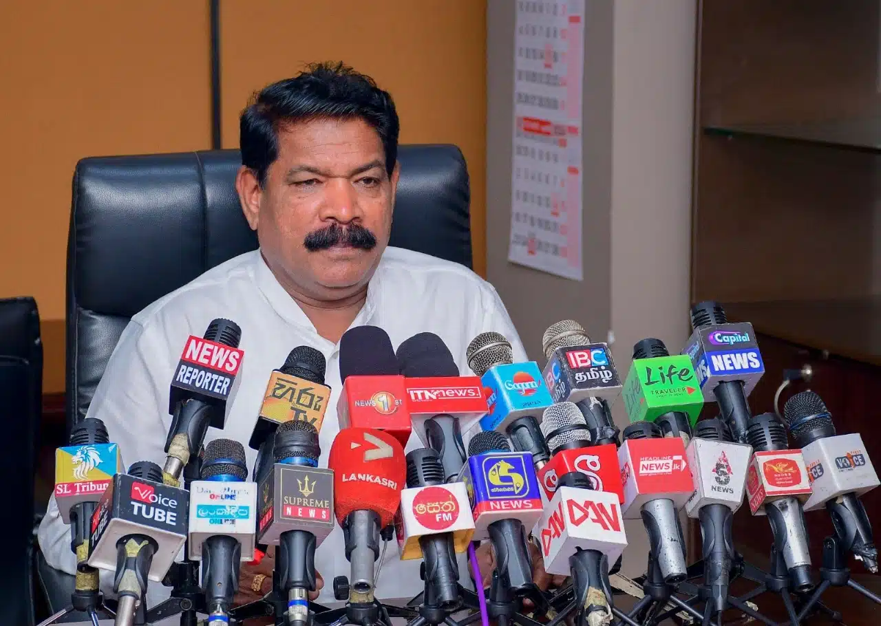 தமிழ் பேசும் மக்களும் தேசிய மக்கள் சக்தி அரசாங்கத்திற்கே ஆணையளித்துள்ளனர் எனவும், அந்த ஆணையை ஏற்று மதித்து ஜனாதிபதியின் தலைமையில் மக்களுக்கான நலத்திட்டங்களை முன்னெடுத்து வருவதாகவும் கடற்றொழில், நீரியல் மற்றும் கடல் வளங்கள் அமைச்சர் இராமலிங்கம் சந்திரசேகர் தெரிவித்துள்ளார்.