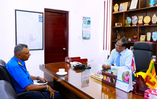 இந்திய மீனவர்களின் தொடர்ச்சியான அத்துமீறிய மீன்பிடி நடவடிக்கைகள் மற்றும் சட்டவிரோத மீன்பிடி முறைகளால் வடக்கு மாகாண மீனவர்களின் வாழ்வாதாரம் கடுமையாகப் பாதிக்கப்பட்டு வருகின்ற நிலையில், அவற்றைக் கட்டுப்படுத்த கடற்படையினரின் நடவடிக்கைகளை மேலும் தீவிரப்படுத்துமாறு வடக்கு மாகாண ஆளுநர் நா.வேதநாயகன் கேட்டுக்கொண்டார்.