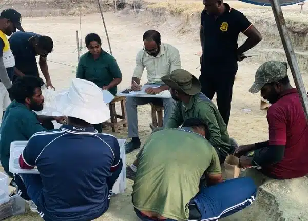 செம்மணி மனித புதைகுழியில் இன்று (05) மேலும் 08 புதிய எலும்புக் கூடுகள் அடையாளம் காணப்பட்டுள்ளன.