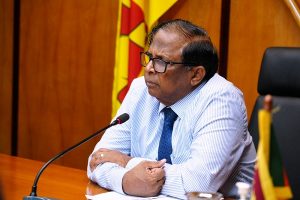 “வந்தது பெண்ணா? வானவில் தானா? – தேவதையாய் மின்னும் சினேகா