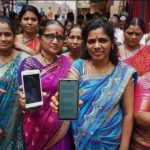 மகாராஷ்டிராவில் பெண்களுக்கு மாதந்தோறும் 1,500 ரூபா வழங்கும் (Mukhyamantri Majhi Ladki Bahin Yojana) திட்டம், கோடிக்கணக்கான ஏழைப் பெண்களின் நிதிச் சுதந்திரத்திற்கு முக்கிய காரணியாக அமைந்த போதிலும், தற்போது கடும் நிதித் தணிக்கை மற்றும் முறைகேடு புகார்களுக்கு உள்ளாகியுள்ளது.