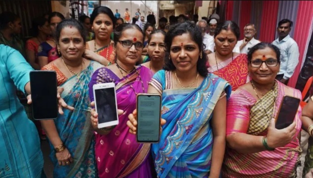 மகாராஷ்டிராவில் பெண்களுக்கு மாதந்தோறும் 1,500 ரூபா வழங்கும் (Mukhyamantri Majhi Ladki Bahin Yojana) திட்டம், கோடிக்கணக்கான ஏழைப் பெண்களின் நிதிச் சுதந்திரத்திற்கு முக்கிய காரணியாக அமைந்த போதிலும், தற்போது கடும் நிதித் தணிக்கை மற்றும் முறைகேடு புகார்களுக்கு உள்ளாகியுள்ளது.